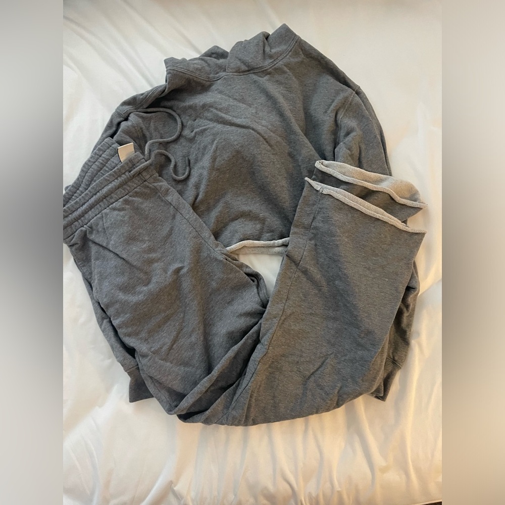 Aritzia Heather Gray Boyfriend Fit Sweatpants
